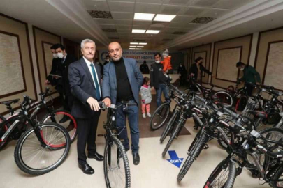 Şahinbey’de başarılı 20 bin öğrenciye daha bisiklet hediyesi