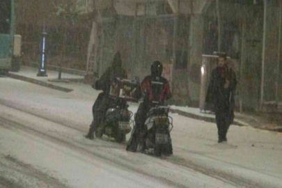 Şanlıurfa’da kar kimine eğlence kimine çile oldu