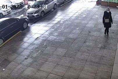 Çöken çatının altında kalmaktan saniyelerle kurtuldu