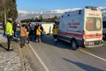Kahramanmaraş’ta otomobil ile işçi servisi çarpıştı: 4 yaralı