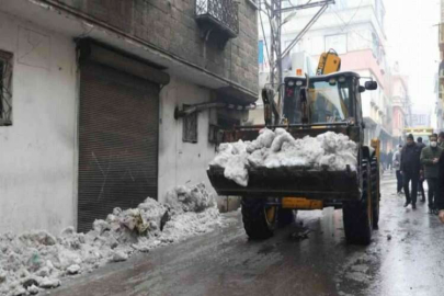 Büyükşehir’den ara sokaklarda kar temizliği