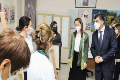 Bakbak ile Fadıloğlu, el emeği eserleri incelediler