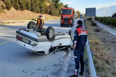 Seyir halindeki tıra arkadan çarpan otomobil takla attı