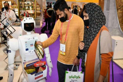 Altunkaya’nın markalarını yapay zekalı robot tanıttı