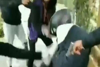 Gençler, araya aldıkları arkadaşlarını öldüresiye darp etti