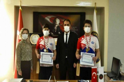 GKV Özel Ortaokulu yıldız kulaçları madalyaları topladı