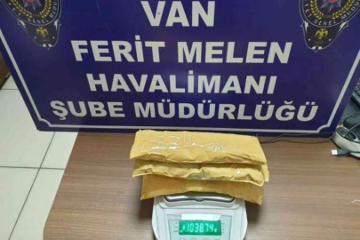 Karın ve kasık bölgesindeki uyuşturucuyla uçağa binmek isterken yakalandı
