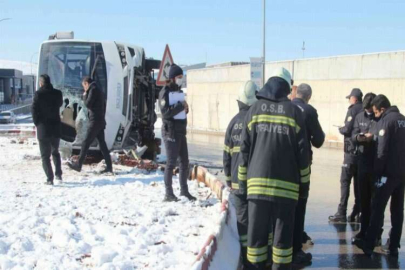 Gaziantep’te işçi servisi devrildi: 3 yaralı