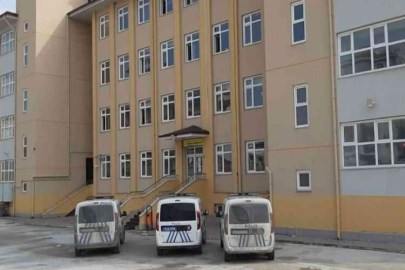 Okula silahla gelen öğrenciyi öğretmenler etkisiz hale getirdi