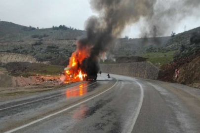 Seyir halindeki tır alev topuna döndü