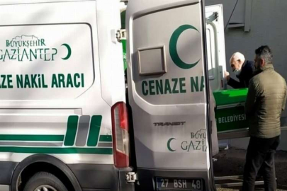 Fırtınada uçan çatının altında kalan işçi yaşam savaşını kaybetti