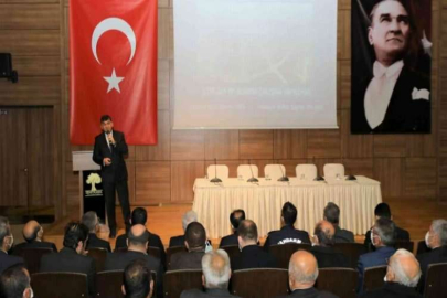 Fadıloğlu, proje ve çalışmalarla ilgili muhtarları bilgilendirdi