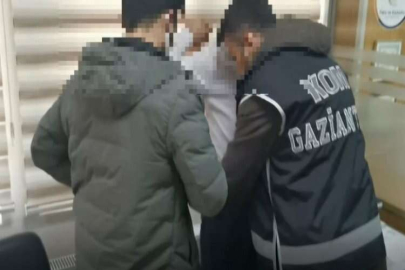 Rüşvet alan tapu memuru ile rüşvet veren bir kişi tutuklandı
