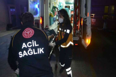 Dur ihtarına uymayan otomobil bekçilerin üzerine sürdü: 2 bekçi, 1 vatandaş yaralı