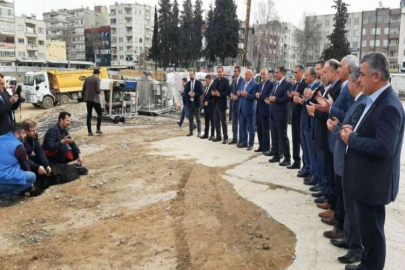 Adıyaman Kent Meydanında kurbanlar dualarla kesildi