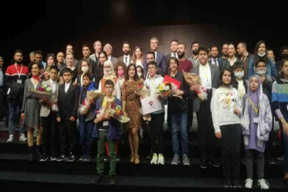 Başkan Fadıloğlu proje yarışmasında birinci olan öğrencileri tebrik etti