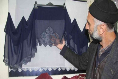 Celal Erdönmez 40 yıldır yaptığı nakışlarla genç kızların çeyizini süslüyor