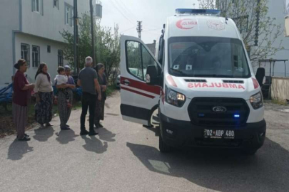 Sokakta oynayan çocuğa otomobil çarptı