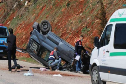 Devrilen araç yurt müdürü ve aşçısına mezar oldu