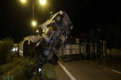 Otoyolda zincirleme kaza: 3'ü polis 5 yaralı