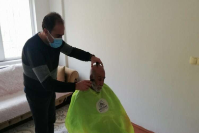 Engelli ve yaşlılara evde tıraş hizmeti devam ediyor
