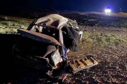 Takla atarak hurdaya dönen araçtaki 2 kişi ağır yaralandı