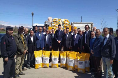 Gölbaşı ilçesinde ayçiçeği tohumu dağıtıldı