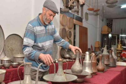 32 yıldır peşinden koştuğu antikalarını satıyor