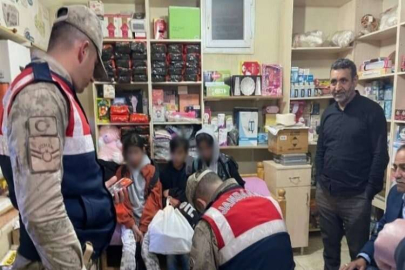 Evden kaçıp kaybolan kardeşleri market sahibi buldu