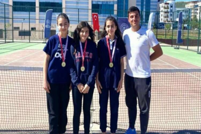 Kort tenisi bölge yarışmasında şampiyonlar SANKO’dan