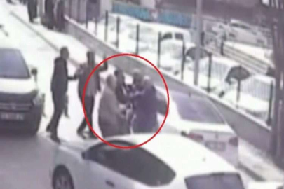 Sürücüler birbirine girdi, trafikte yol boks ringine döndü