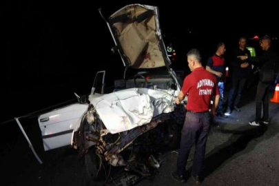 Hafif ticari araç ile otomobil çarpıştı: 1 ölü, 1 yaralı