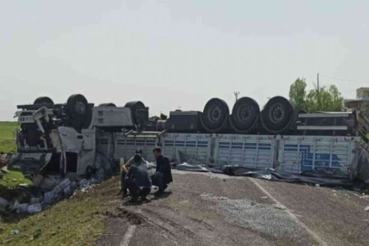 Su yüklü tır ile otomobil çarpıştı: 2 yaralı