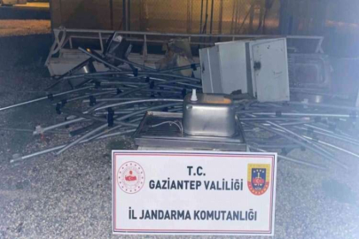 AFAD kampındaki malzemeleri gizlice satan memur tutuklandı