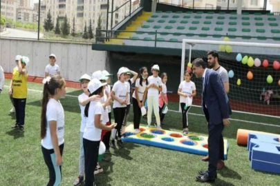 Önce öğreniyor sonra eğleniyorlar