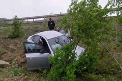 Otomobil şarampole uçtu: 2 yaralı
