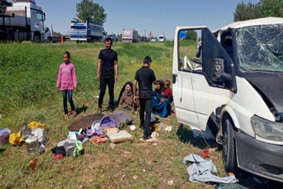 Tarım işçilerini taşıyan minibüs devrildi: 5 yaralı