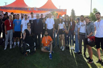 Uluslararası gençlik festivalinde dereceye giren sporculara ödül