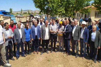 Arabanlı hayırsever bir iş adamının mezarlığa yaptırdığı caminin temeli atıldı