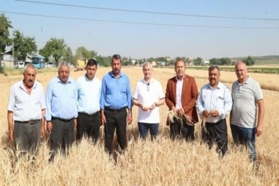 Tahmazoğlu çiftçinin hasat sevincine ortak oldu