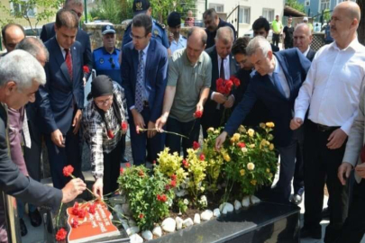 Şehit Aybüke öğretmen mezarı başında anıldı
