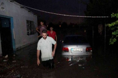 Sağanak yağış sonrası sular altında kalan evde can pazarı yaşandı