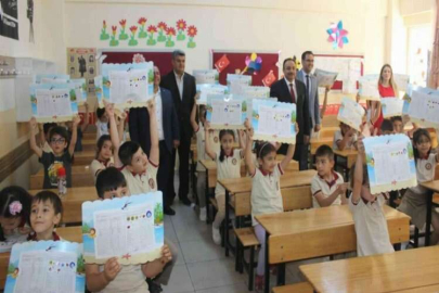 Kilis’te Suriyeliler dahil 52 bin öğrenci karne aldı