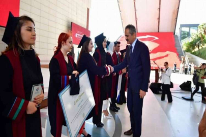 Bakan Özer, HKÜ’nün mezuniyet törenine katıldı