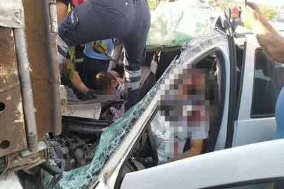 Otomobil tırın altına girdi: 1 ölü, 7 yaralı