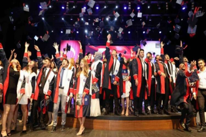 Genç hukukçular mezuniyet sevinci yaşadı