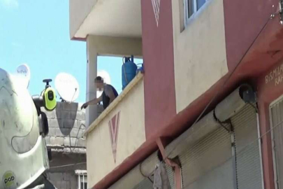 Hem kendisini hem de evi ateşe vermek istedi