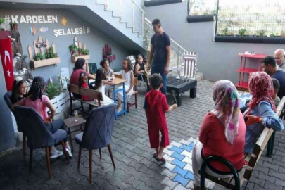 Hatay’da çocuklara iyiliği tiyatro ile öğretiyor