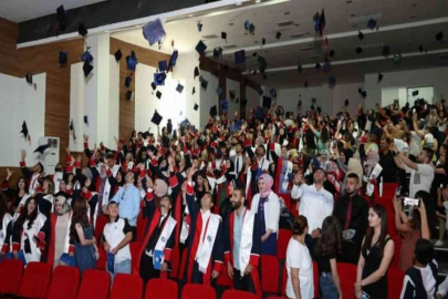Oğuzeli MYO’da mezuniyet sevinci