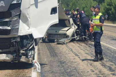 Anne ve oğlu aynı otomobilde can verdi